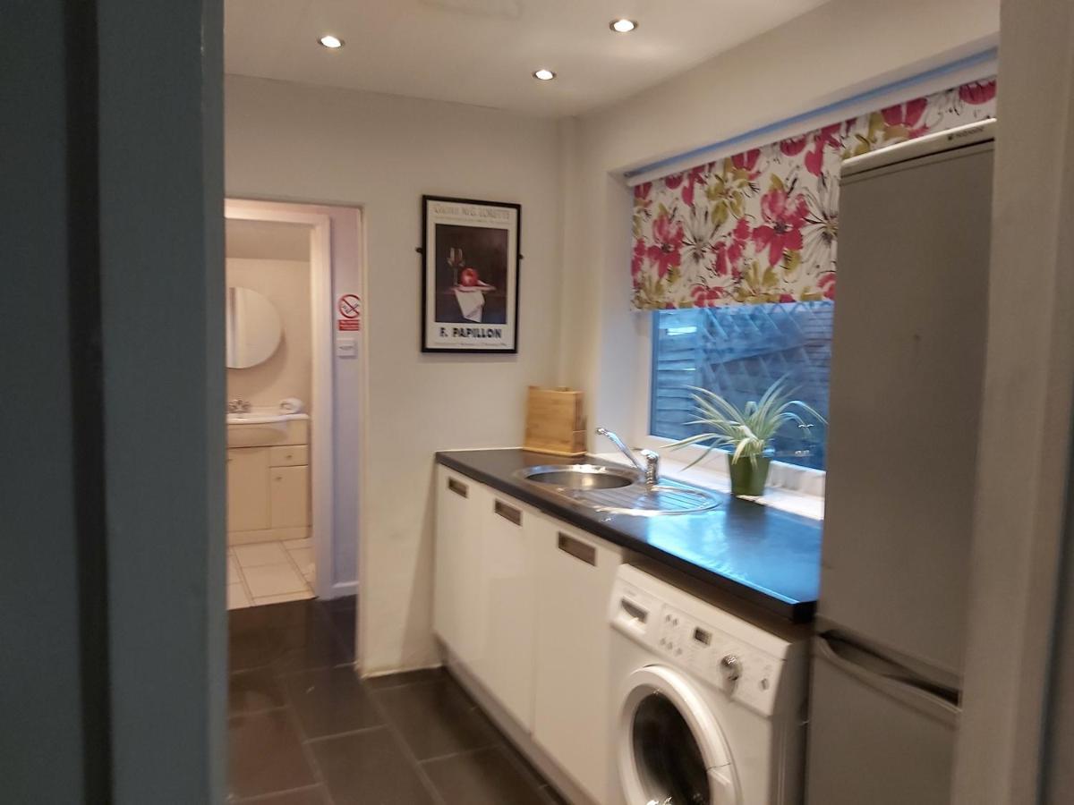 Pearson House - Huku Kwetu 3 Bedroom End Of Terrance House - Family And Business Group Self Catering Accommodation -Huku Kwetu Nottingham Exterior photo