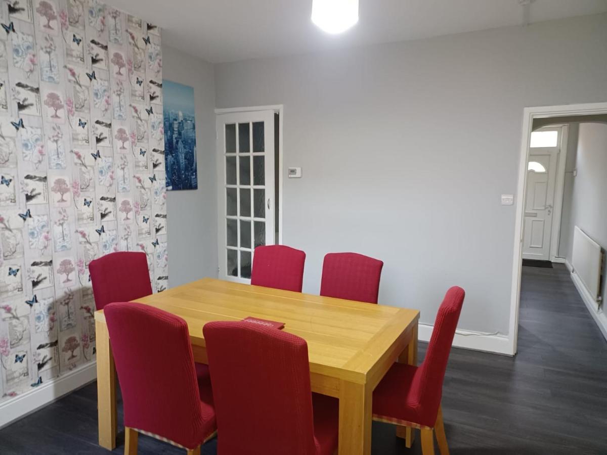 Pearson House - Huku Kwetu 3 Bedroom End Of Terrance House - Family And Business Group Self Catering Accommodation -Huku Kwetu Nottingham Exterior photo