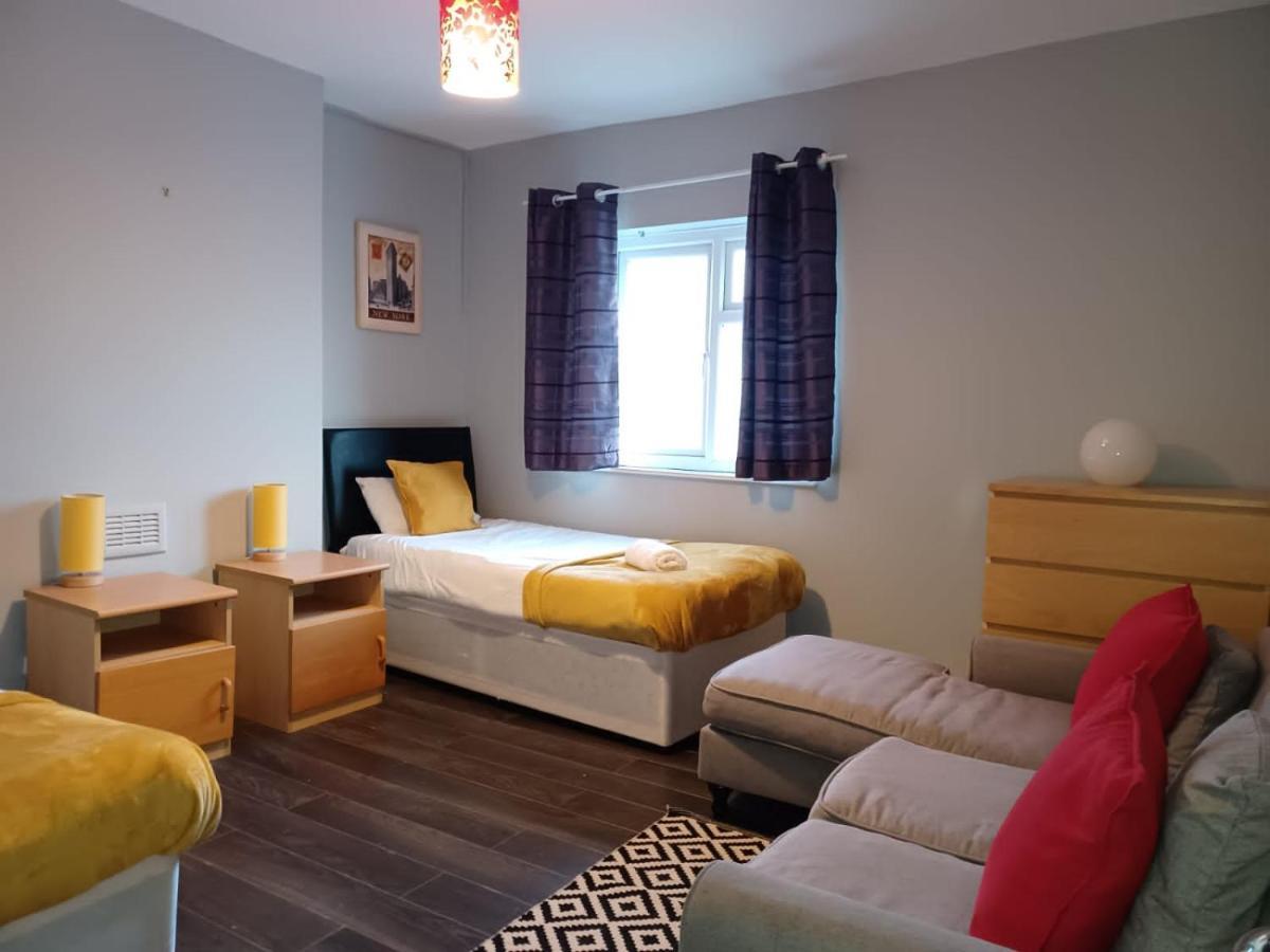 Pearson House - Huku Kwetu 3 Bedroom End Of Terrance House - Family And Business Group Self Catering Accommodation -Huku Kwetu Nottingham Exterior photo